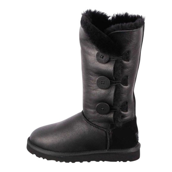 UGG Shoes - UGG Bailey Button Triplet style Black Leather Women’s size 9